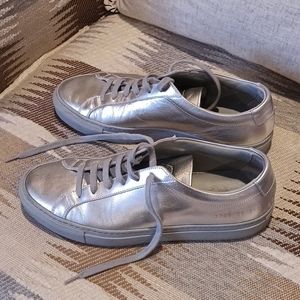 Casual fun tennis shoes